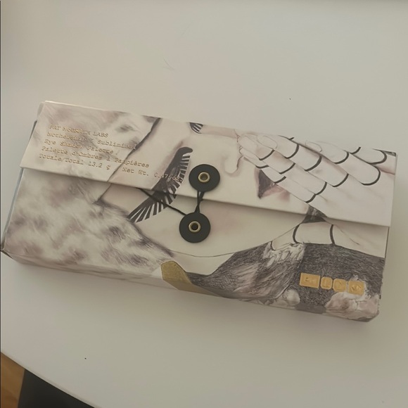 COPY - Pat McGrath Blue and Gold Eyeshadow Palette with 10 Shades and Various F… - Picture 2 of 2